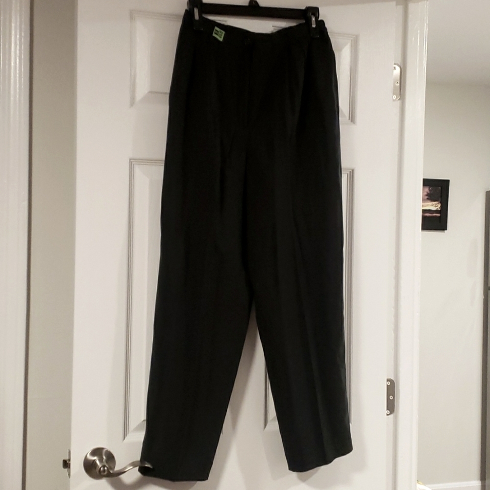 Womens pants size 4 petite. SILX